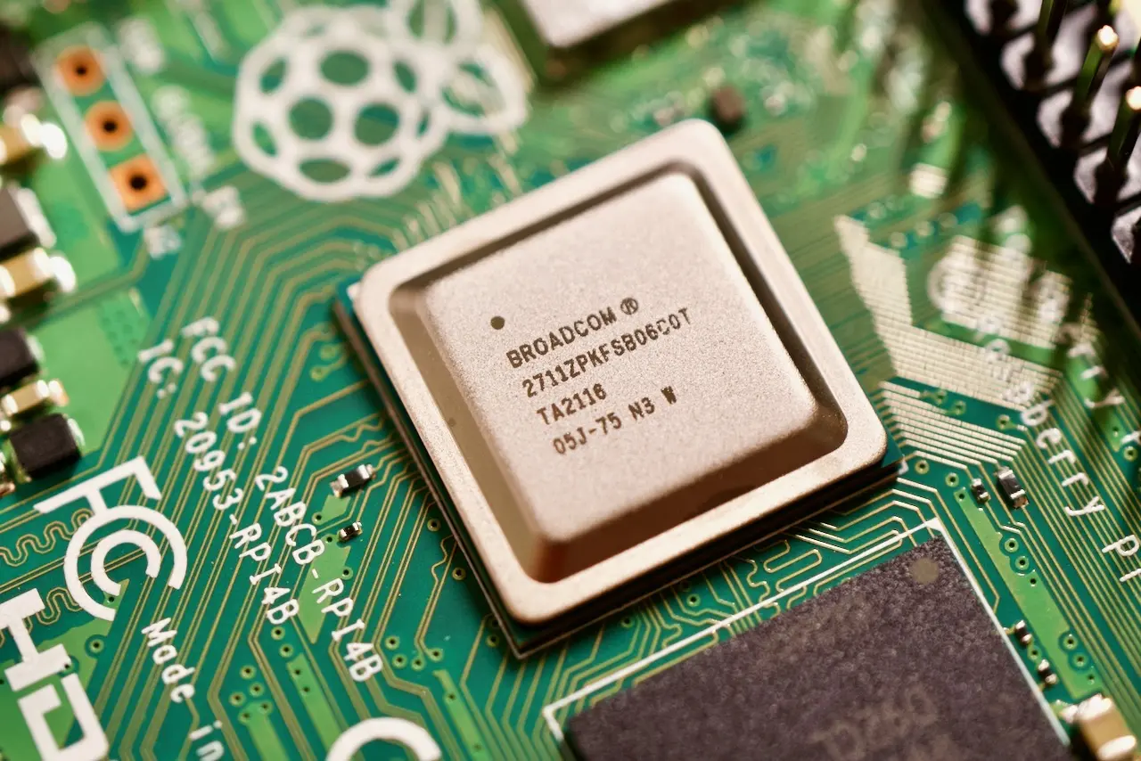 Raspberry Pi 4 model B SoC, photo by Jeff Geerling